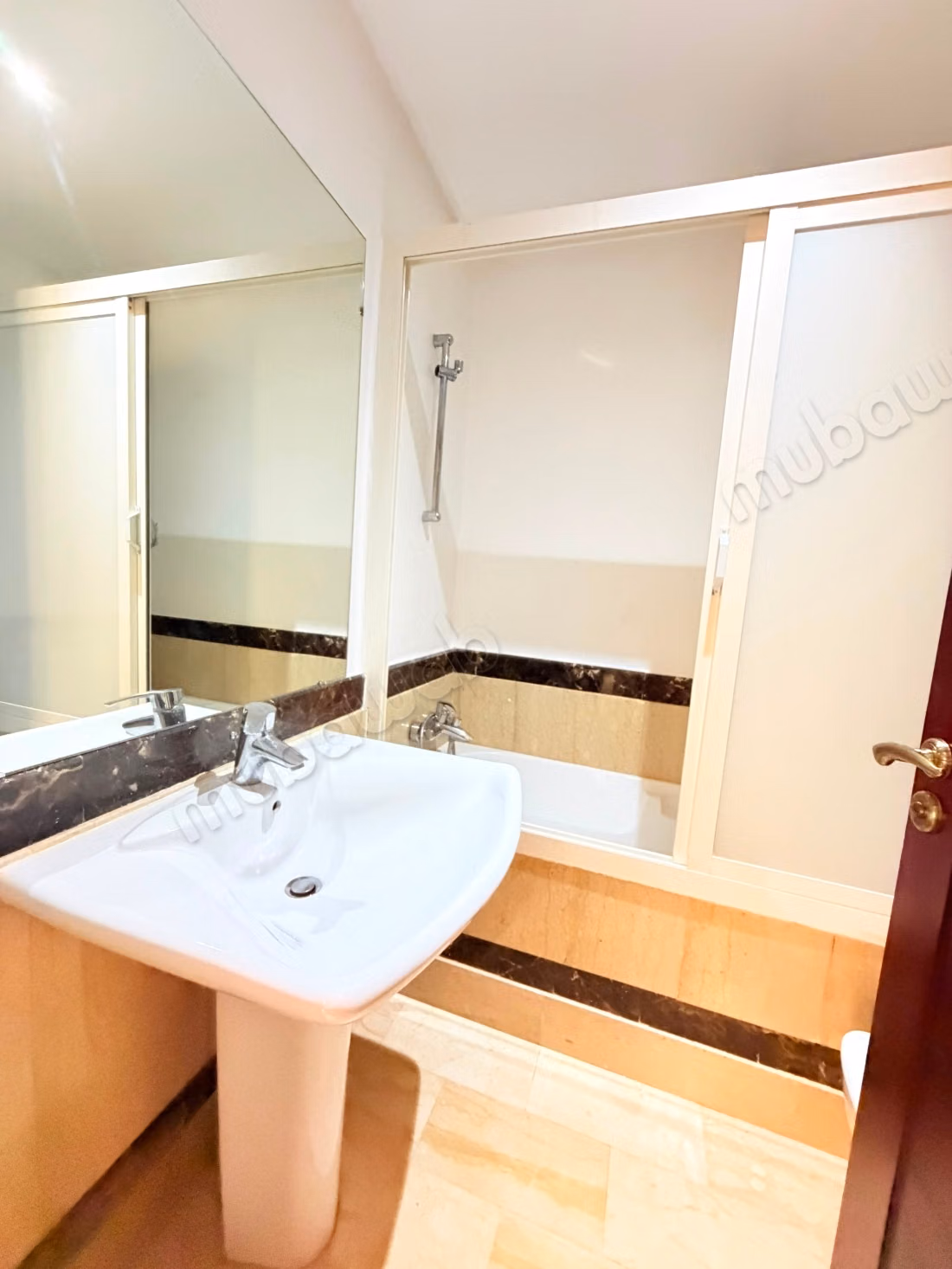 Appartement à louer à Les princesses. Superficie 137 m². Système de parabole et résidence sécurisée