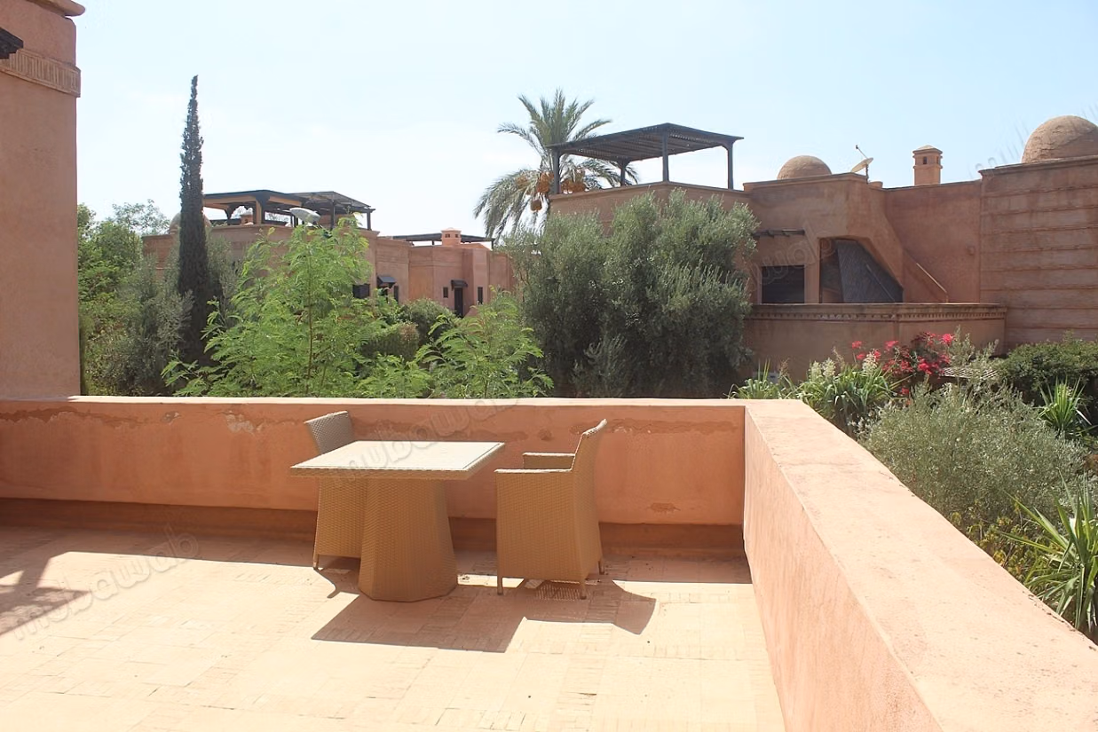 Duplex avec jardin dans un domaine avec piscine