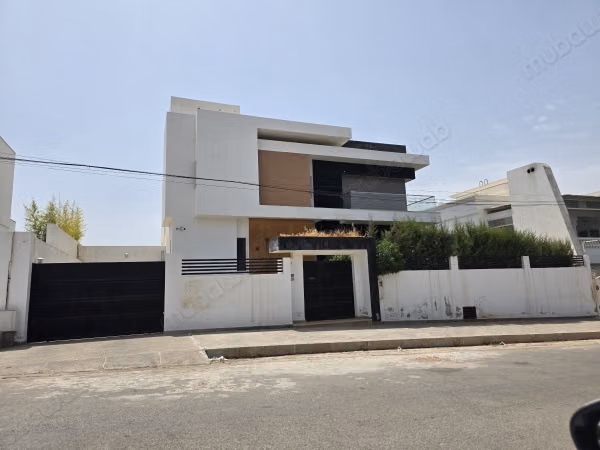 High-end villa with elevator and pool in Mimouza luxury