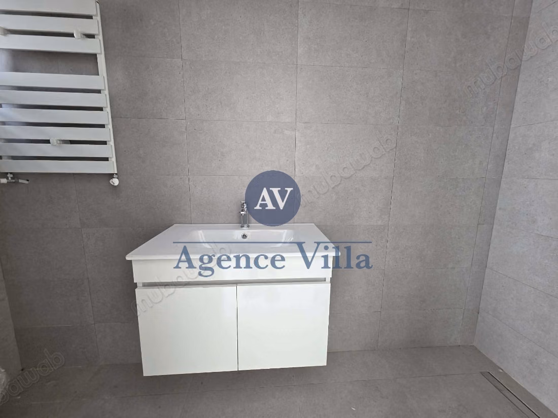 A louer triplex neuf avec piscine et vue sur mer