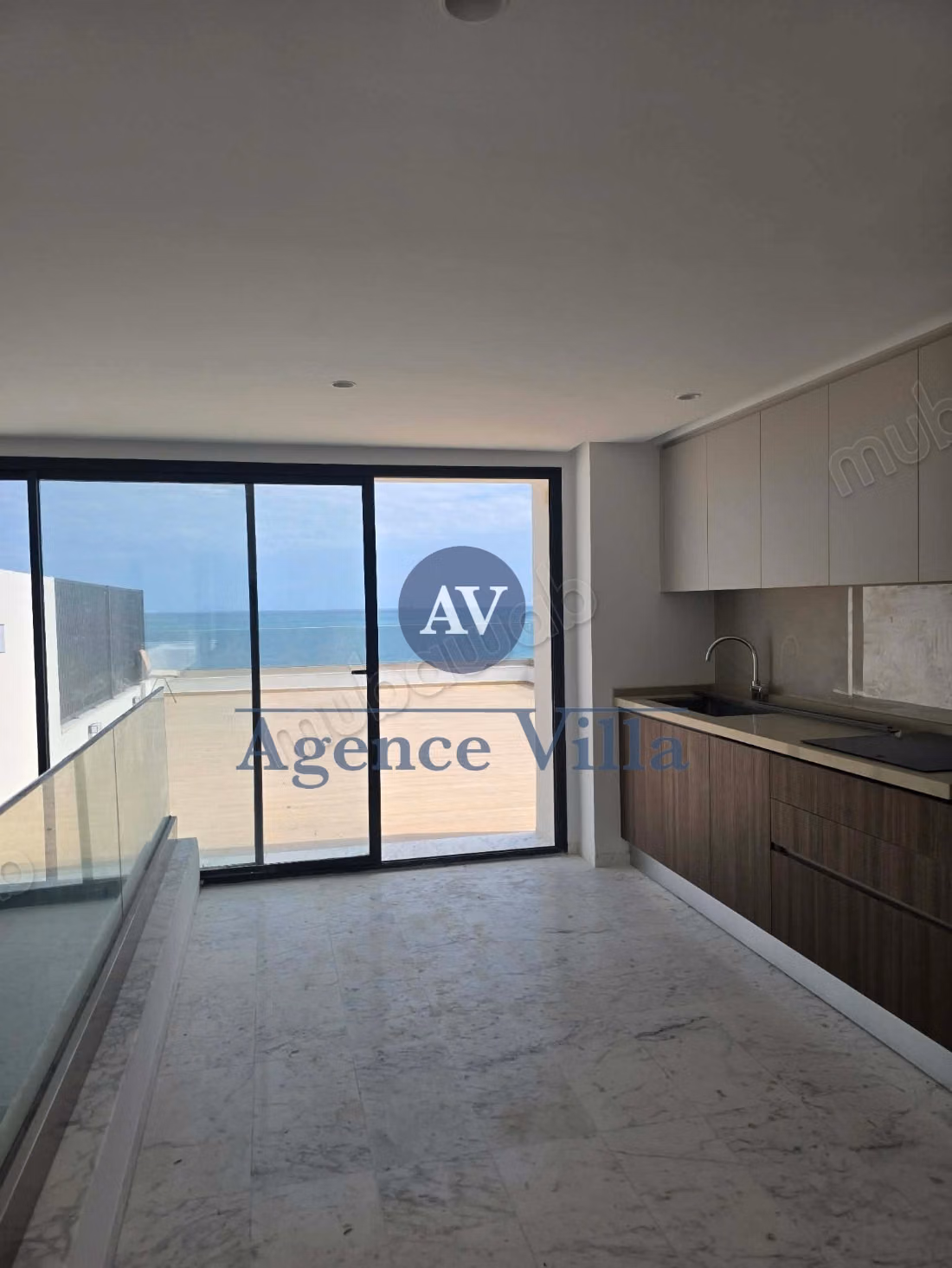 A louer triplex neuf avec piscine et vue sur mer
