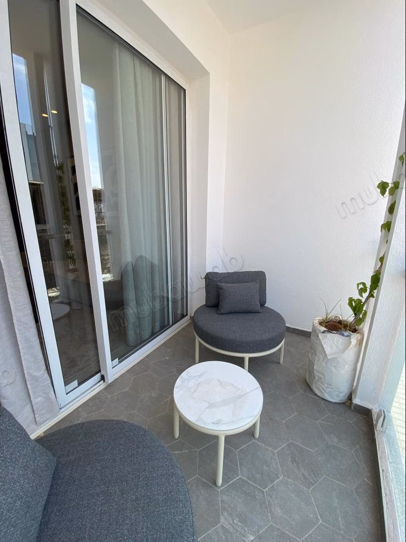 Appartement à l'achat à Oasis. 1 belle chambre. Terrasse et ascenseur