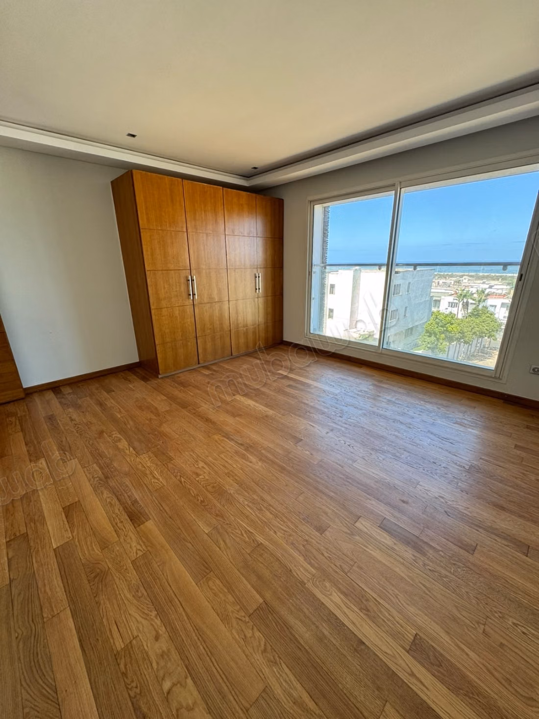 Stupenda villa in affitto a Ain Diab. Superficie 450 m². Salone tradizionale e porta blindata