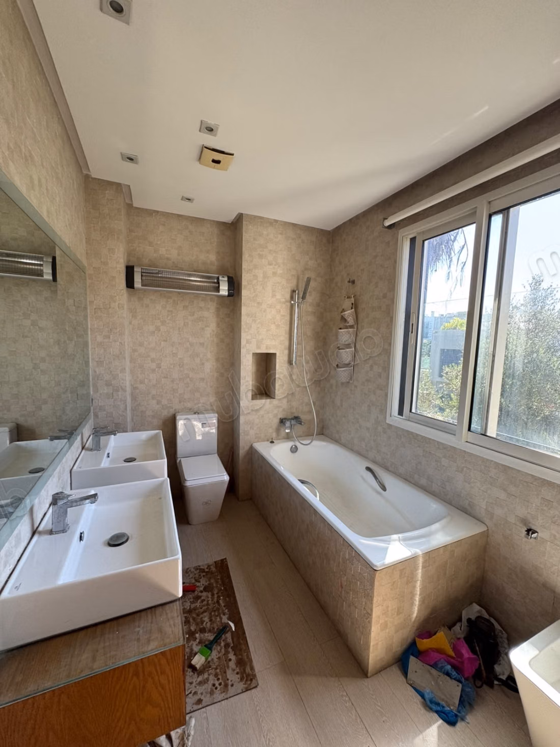 Stupenda villa in affitto a Ain Diab. Superficie 450 m². Salone tradizionale e porta blindata