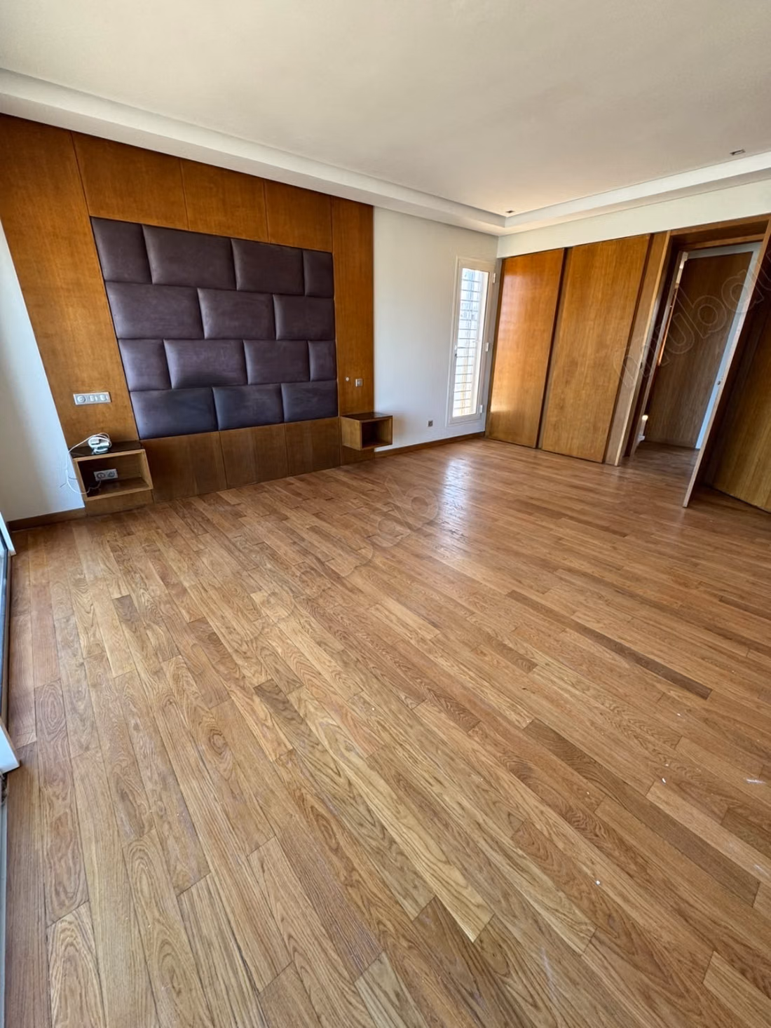 Stupenda villa in affitto a Ain Diab. Superficie 450 m². Salone tradizionale e porta blindata