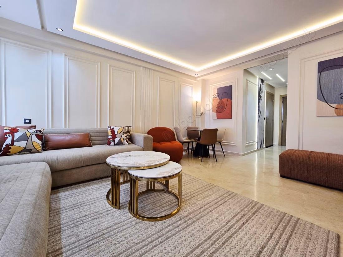 Appartement à louer à Maârif. 
Surface totale 90 m². 
Bien meublé