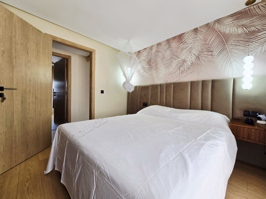 Appartement à louer à Maârif. 
Surface totale 90 m². 
Bien meublé