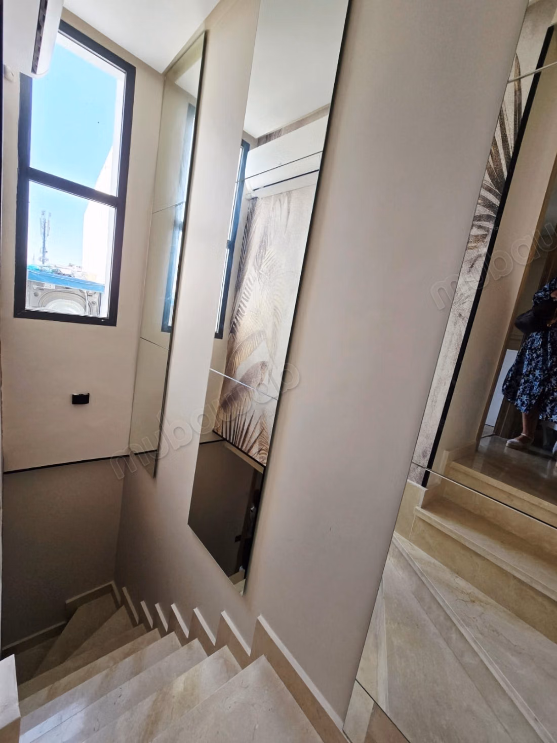 Appartement à louer à Maârif. 
Surface totale 90 m². 
Bien meublé