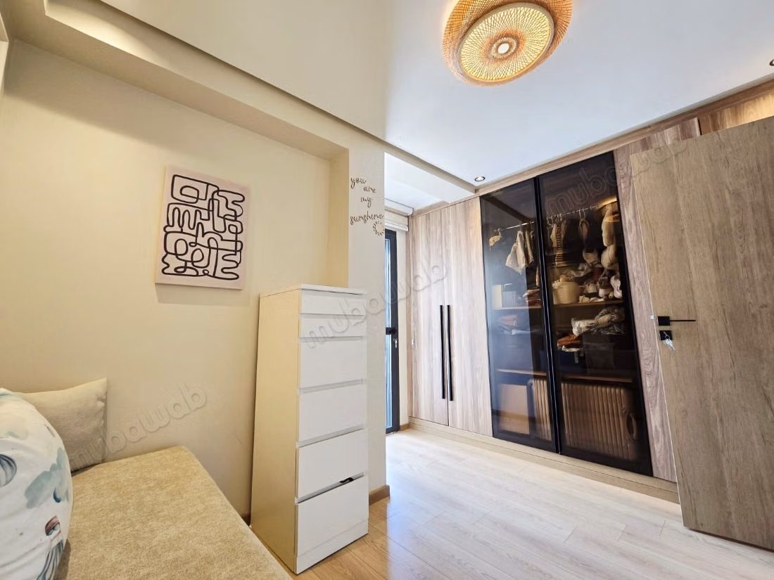 Appartement à louer à Maârif. 
Surface totale 90 m². 
Bien meublé