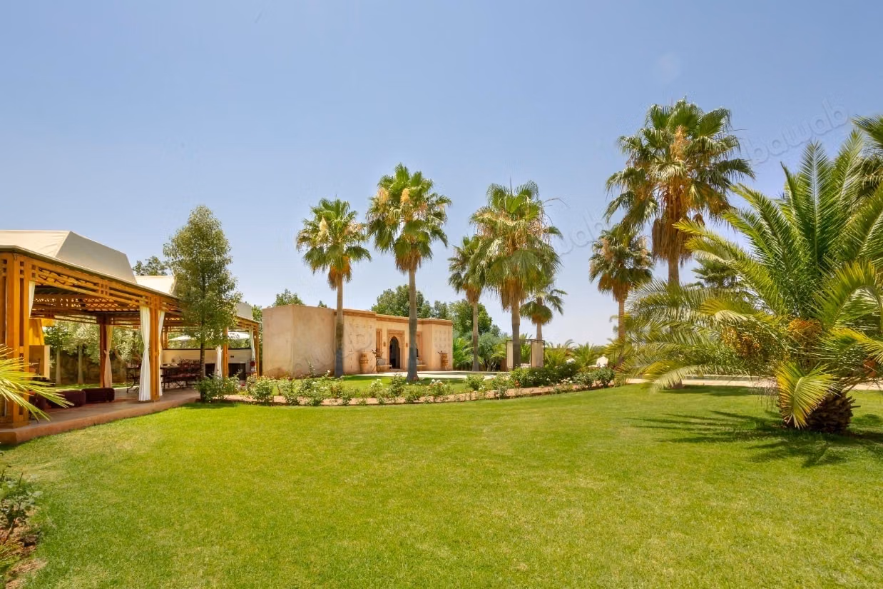 Villa di prestigio titolata con VNA sulla Strada per Ouarzazate