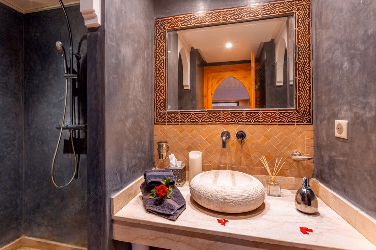 Villa di prestigio titolata con VNA sulla Strada per Ouarzazate