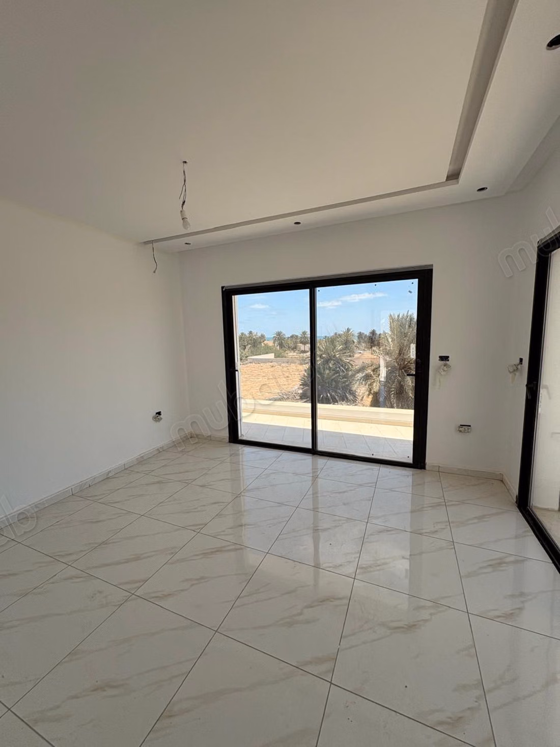 Villa Contemporanea con Piscina e Vista Mare