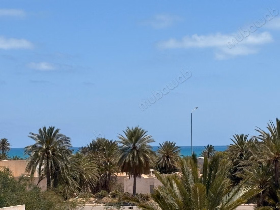 Villa Contemporanea con Piscina e Vista Mare