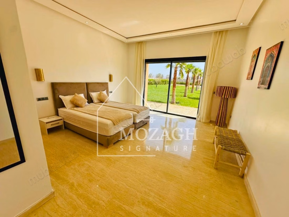 Spaciosa villa moderna y rara con piscina privada