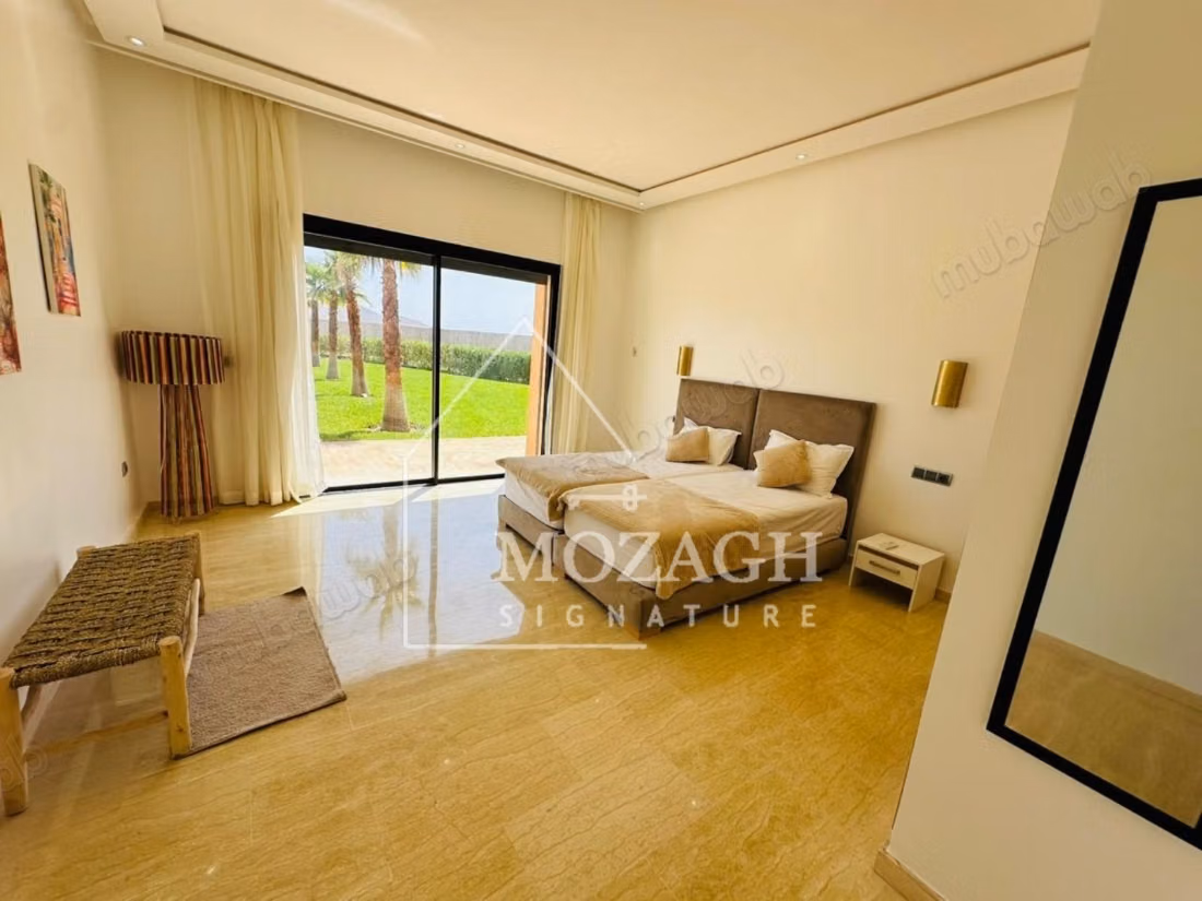 Spaciosa villa moderna y rara con piscina privada