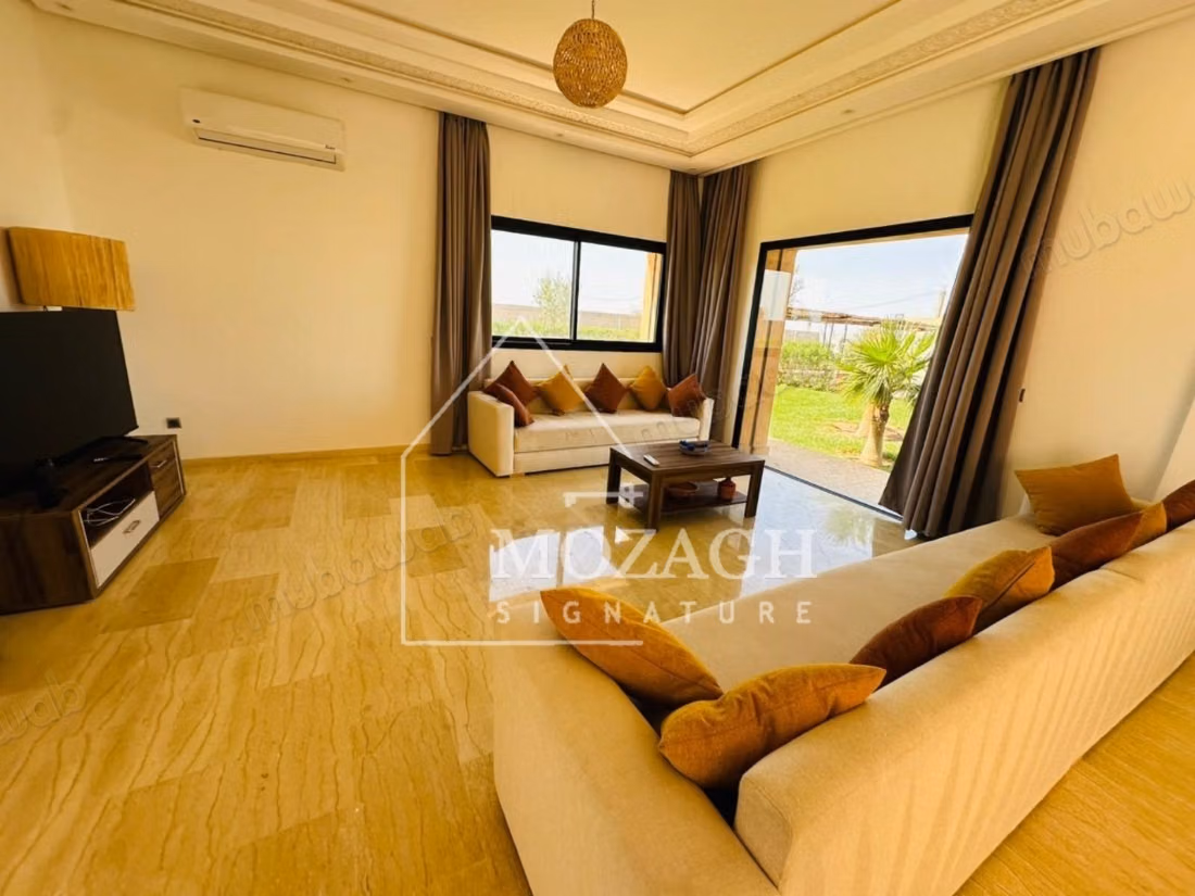 Spaciosa villa moderna y rara con piscina privada