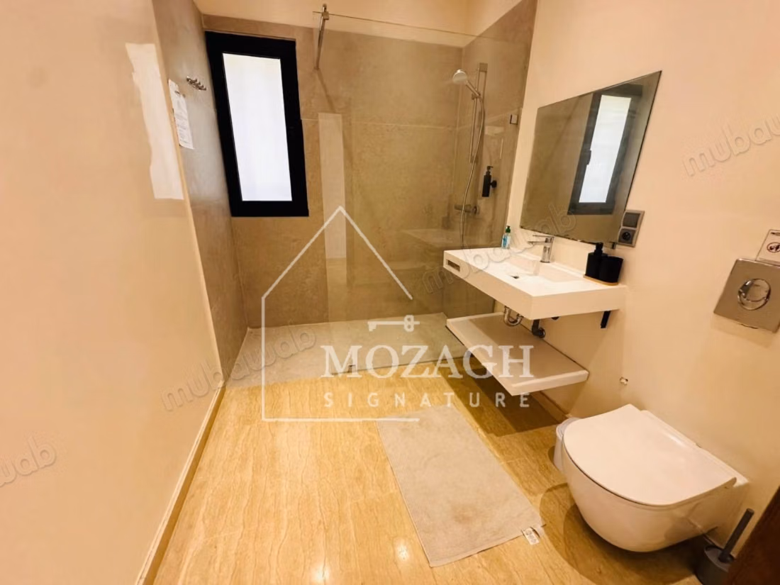Spaciosa villa moderna y rara con piscina privada