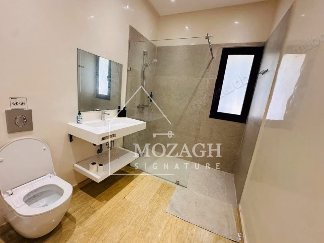 Spaciosa villa moderna y rara con piscina privada