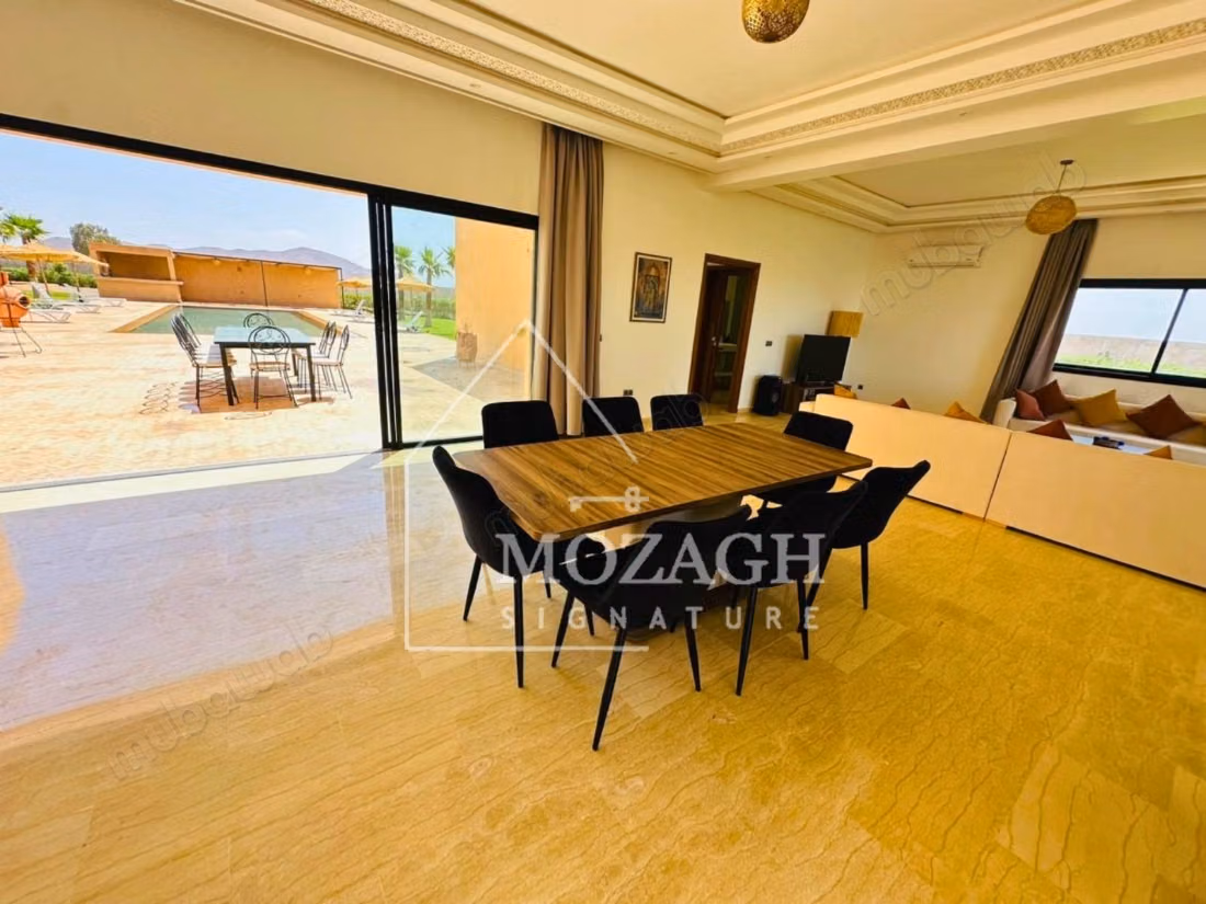 Spaciosa villa moderna y rara con piscina privada