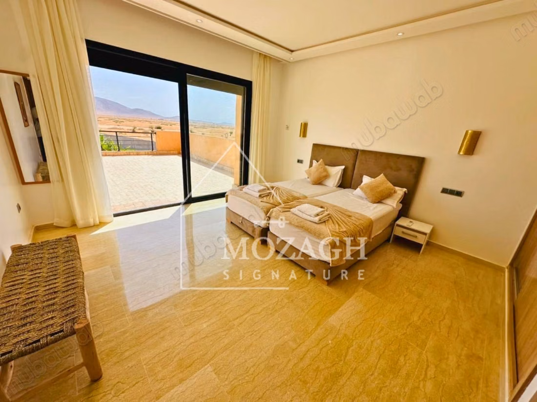 Spaciosa villa moderna y rara con piscina privada