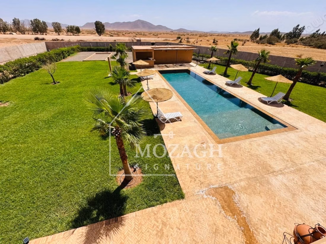 Spaciosa villa moderna y rara con piscina privada