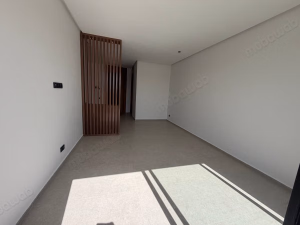 Mooi appartement te huur aan de Route Casablanca. 1 mooie slaapkamer. Concierge en airconditioning.