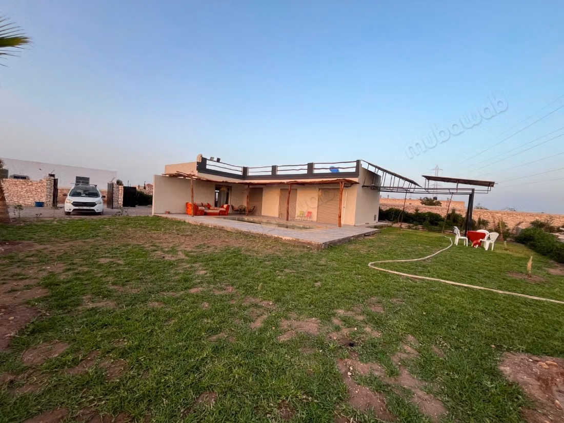 Villa meblada de 3 habitaciones con piscina en Lahrarta
