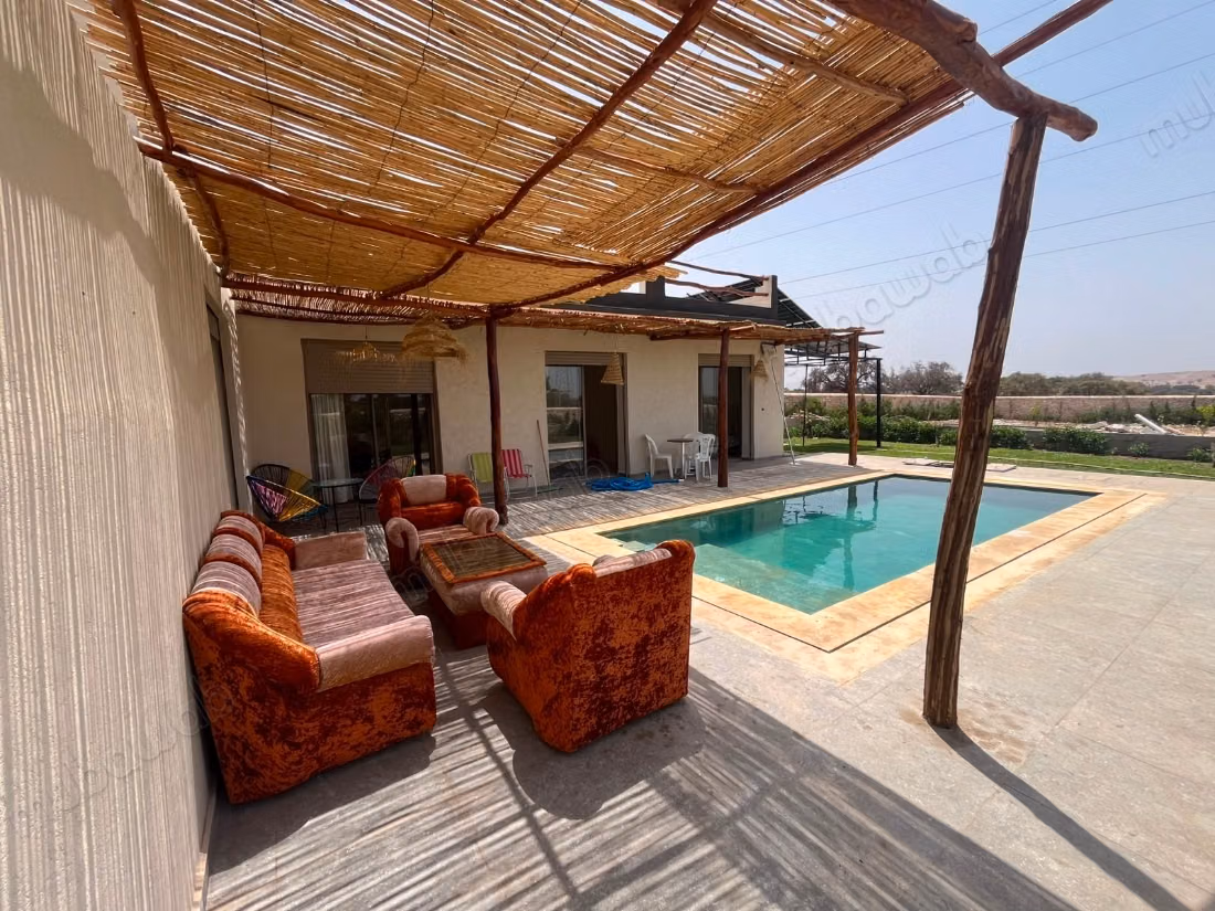 Villa meblada de 3 habitaciones con piscina en Lahrarta