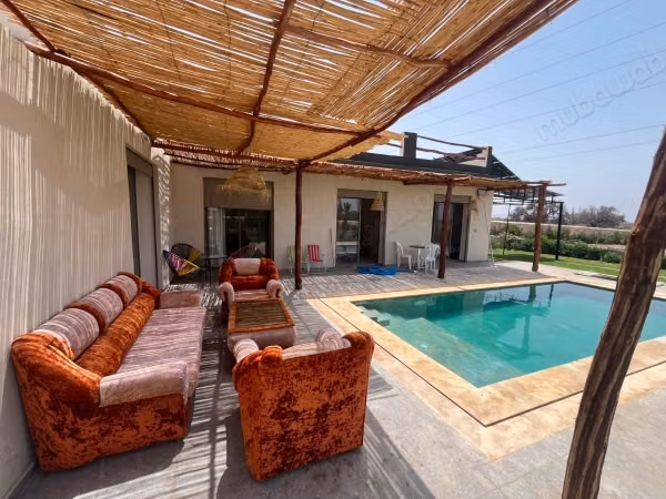 Villa meblada de 3 habitaciones con piscina en Lahrarta