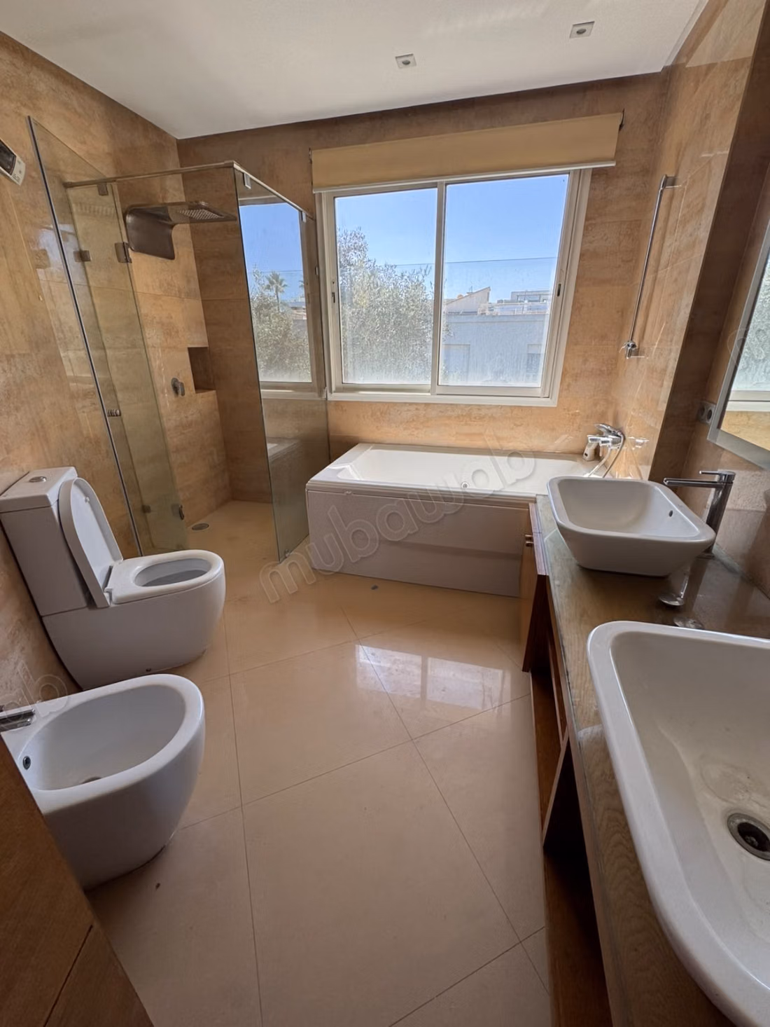 Villa a la location a ain Diab vide 38000dh