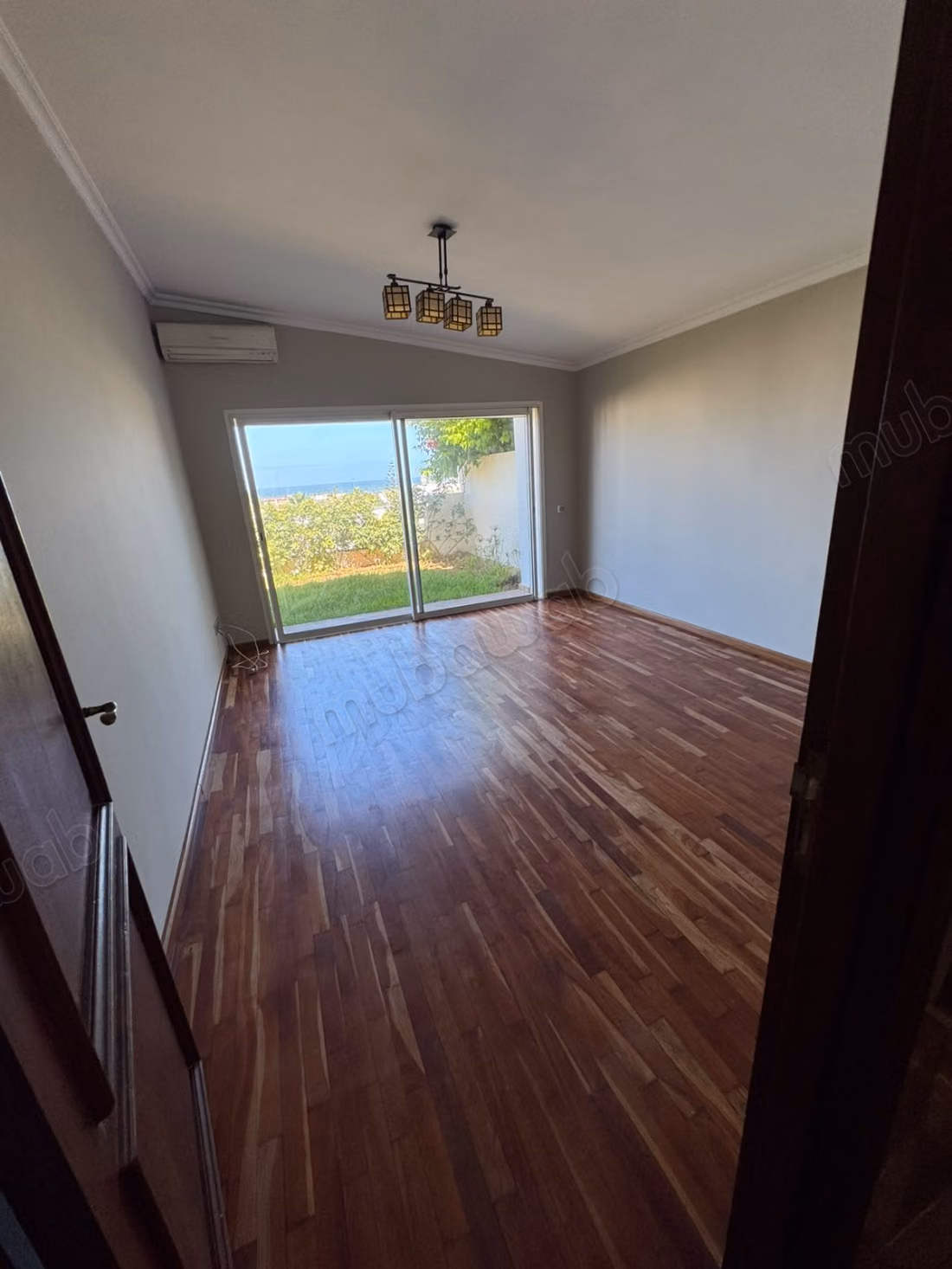 Villa a la location a ain Diab vide 38000dh