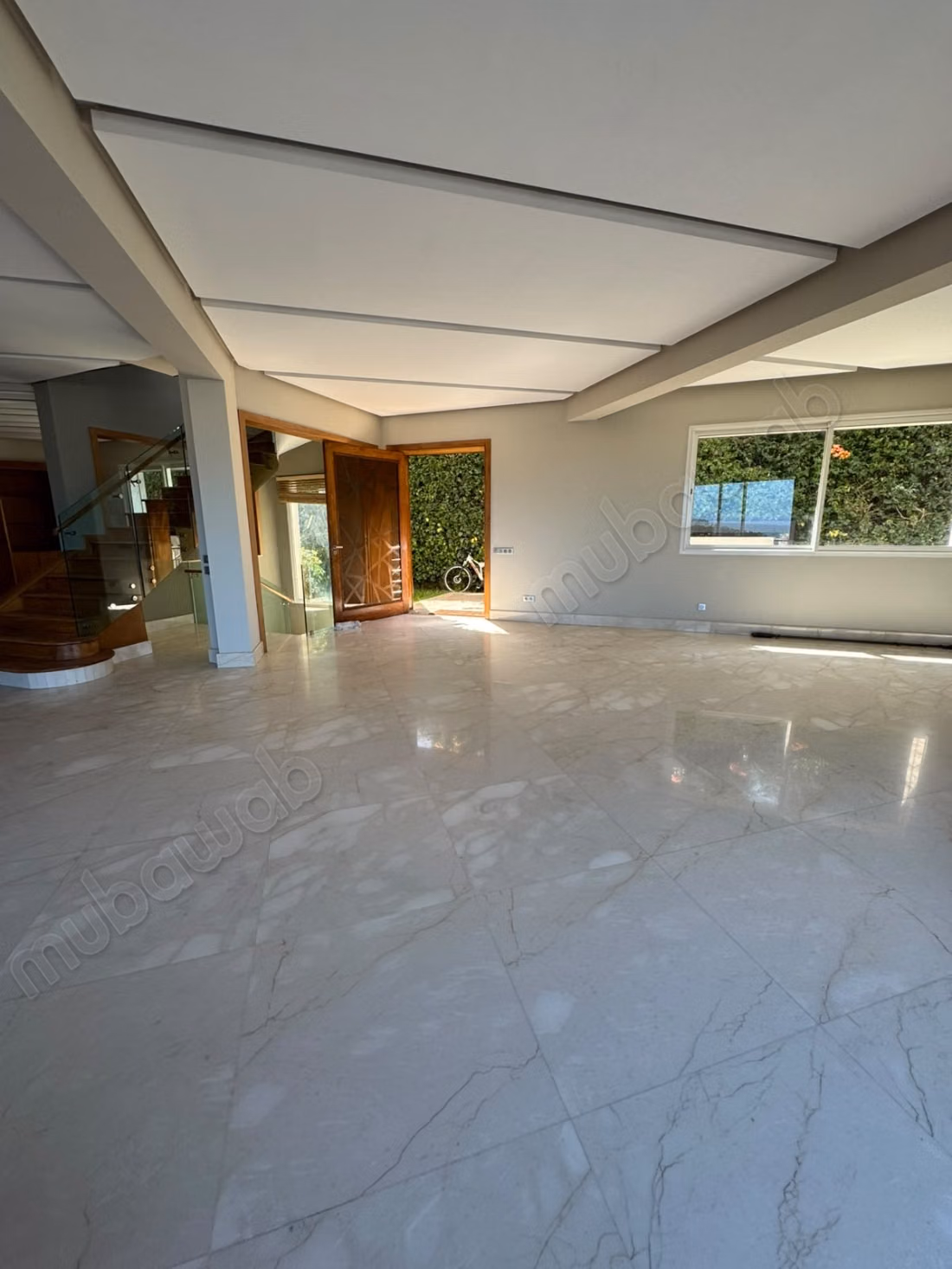 Villa a la location a ain Diab vide 38000dh