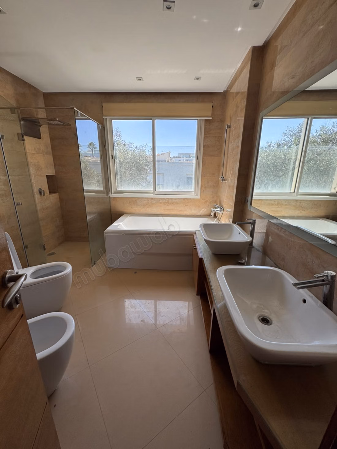 Villa a la location a ain Diab vide 38000dh