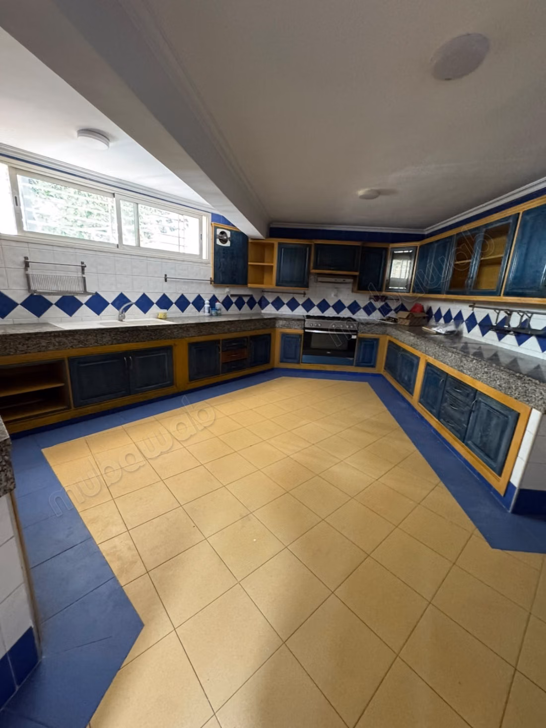 Villa a la location a ain Diab vide 38000dh