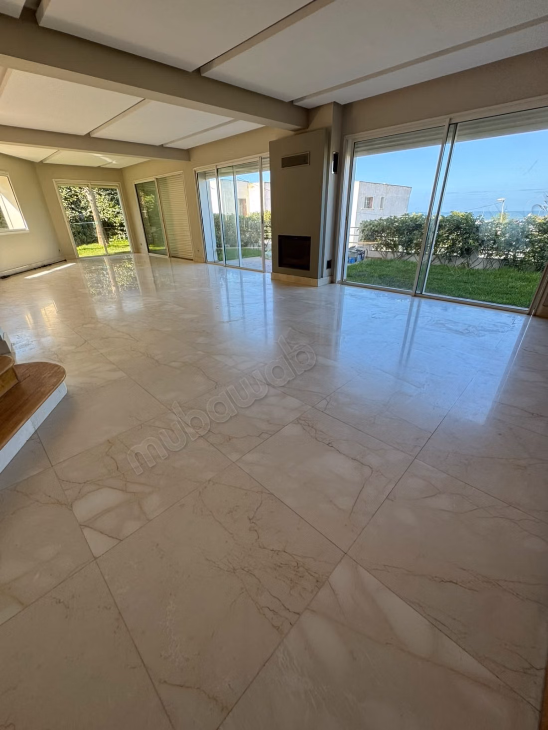 Villa a la location a ain Diab vide 38000dh