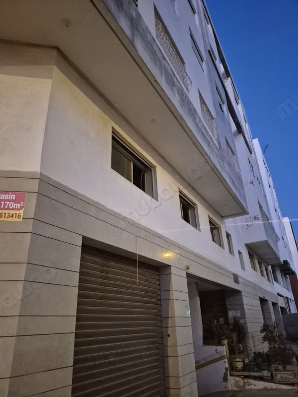 2 bureau al facette et 1 l'arrière a heddada