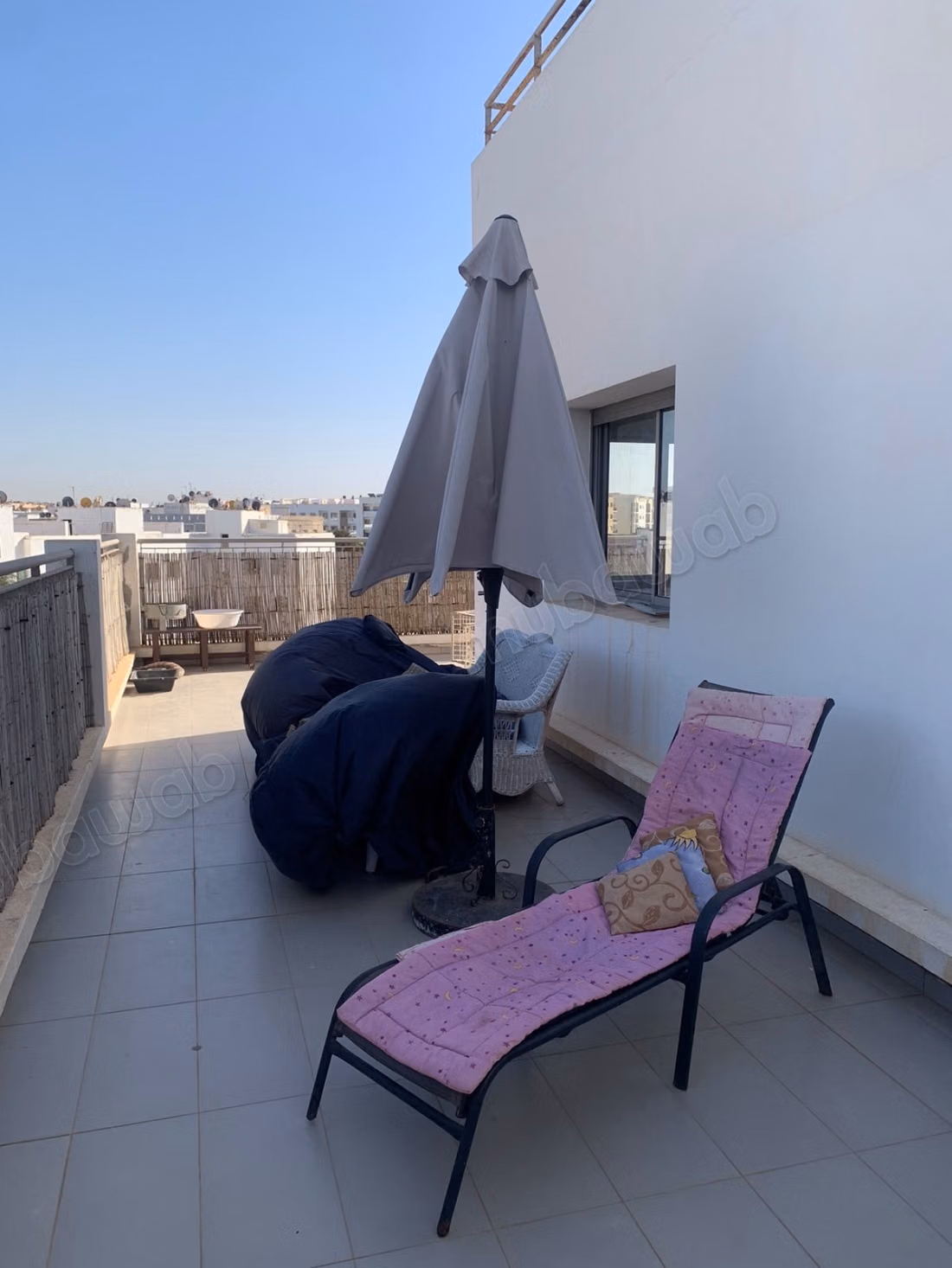 Appartement te huur in Harhoura. Oppervlakte 130 m². Goed ingericht