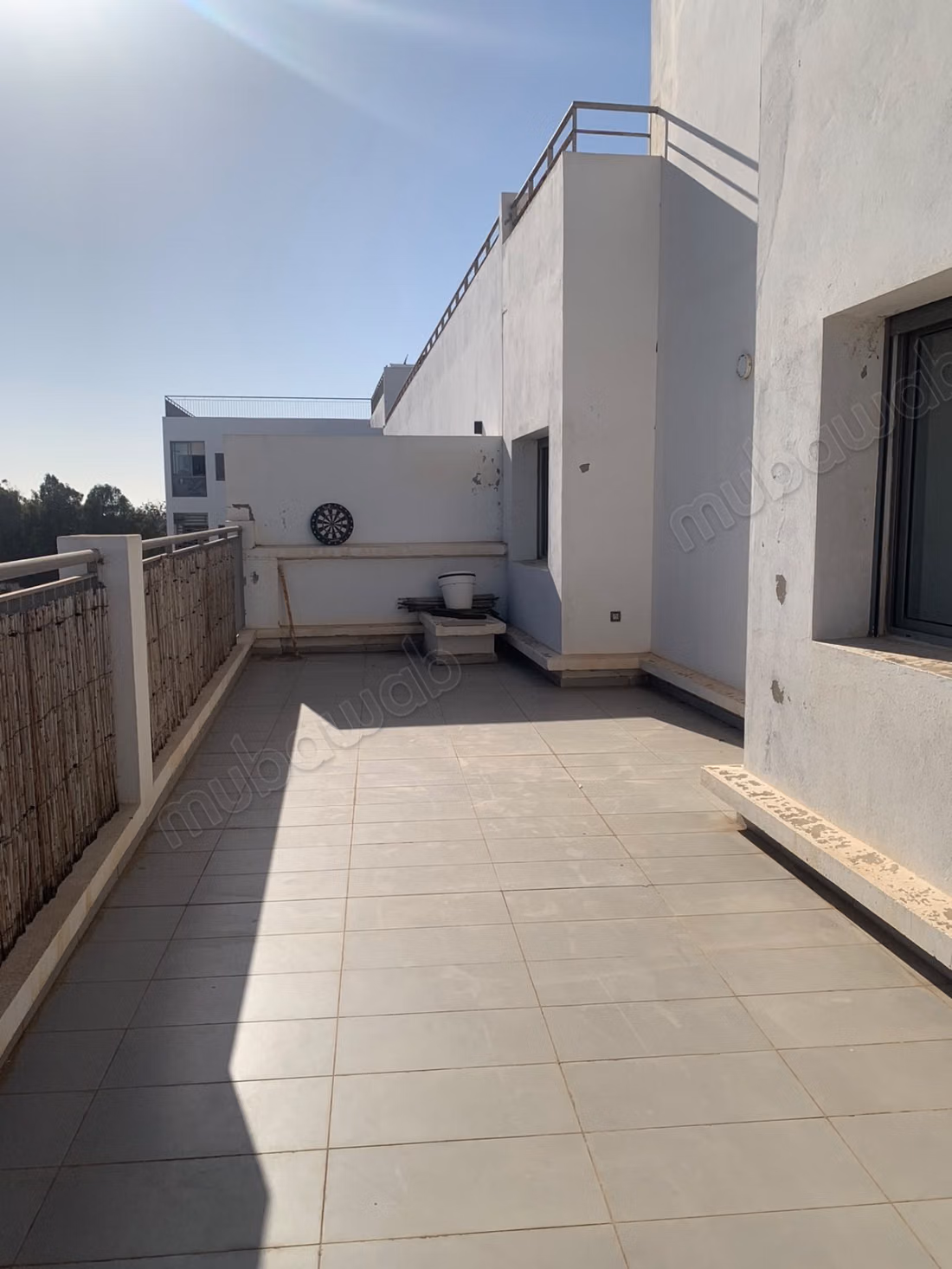 Appartement te huur in Harhoura. Oppervlakte 130 m². Goed ingericht