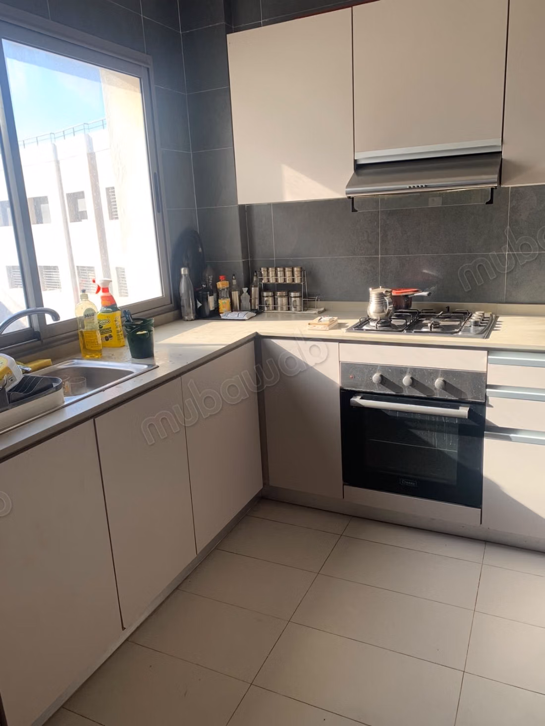 Appartement te huur in Harhoura. Oppervlakte 130 m². Goed ingericht