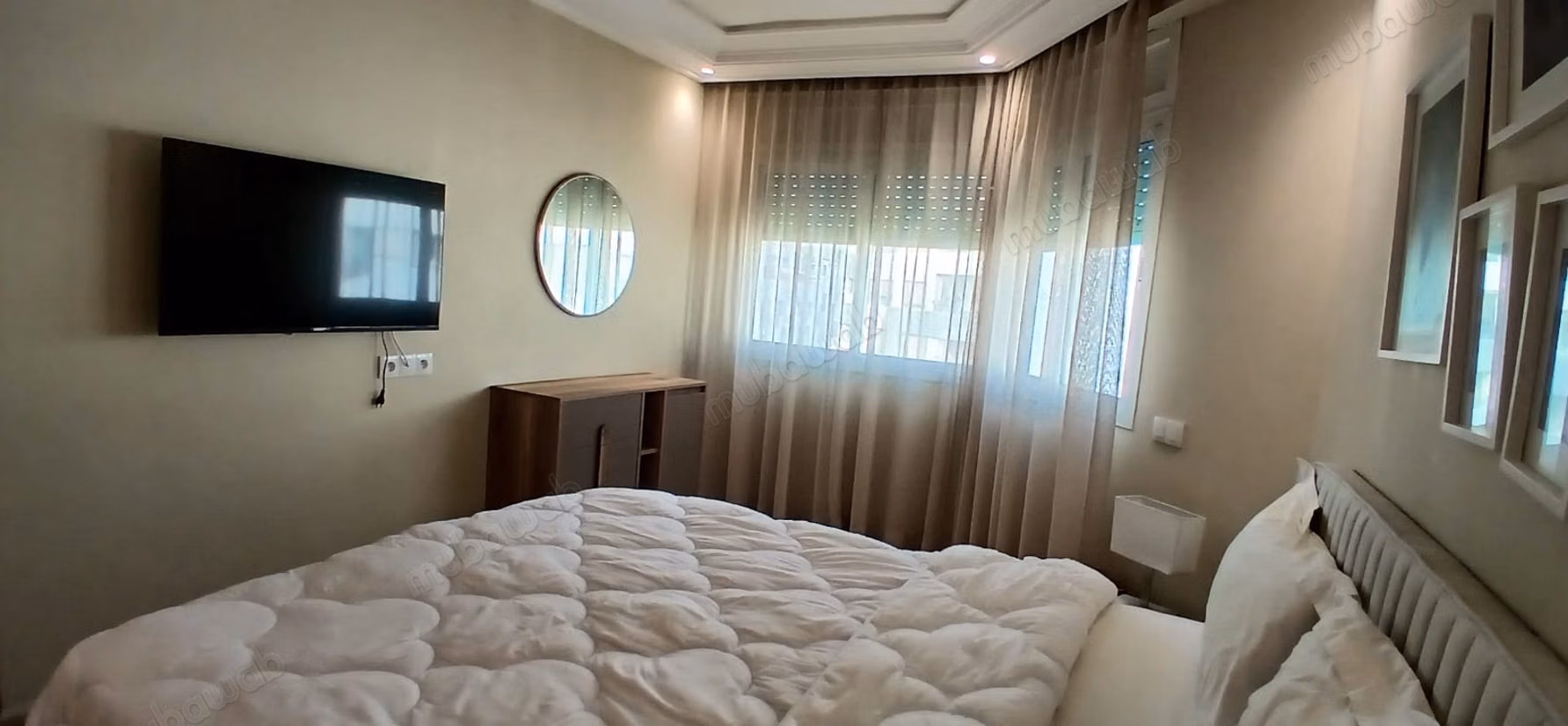 Vente d'un bel appartement à Maârif Extension. 
2 belles chambres. 
Fenêtres double vitrage et chauffage central