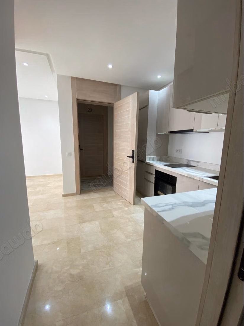 Superbe appartement à vendre à Bourgogne Ouest. 4 pièces confortables. Concierge et climatisation