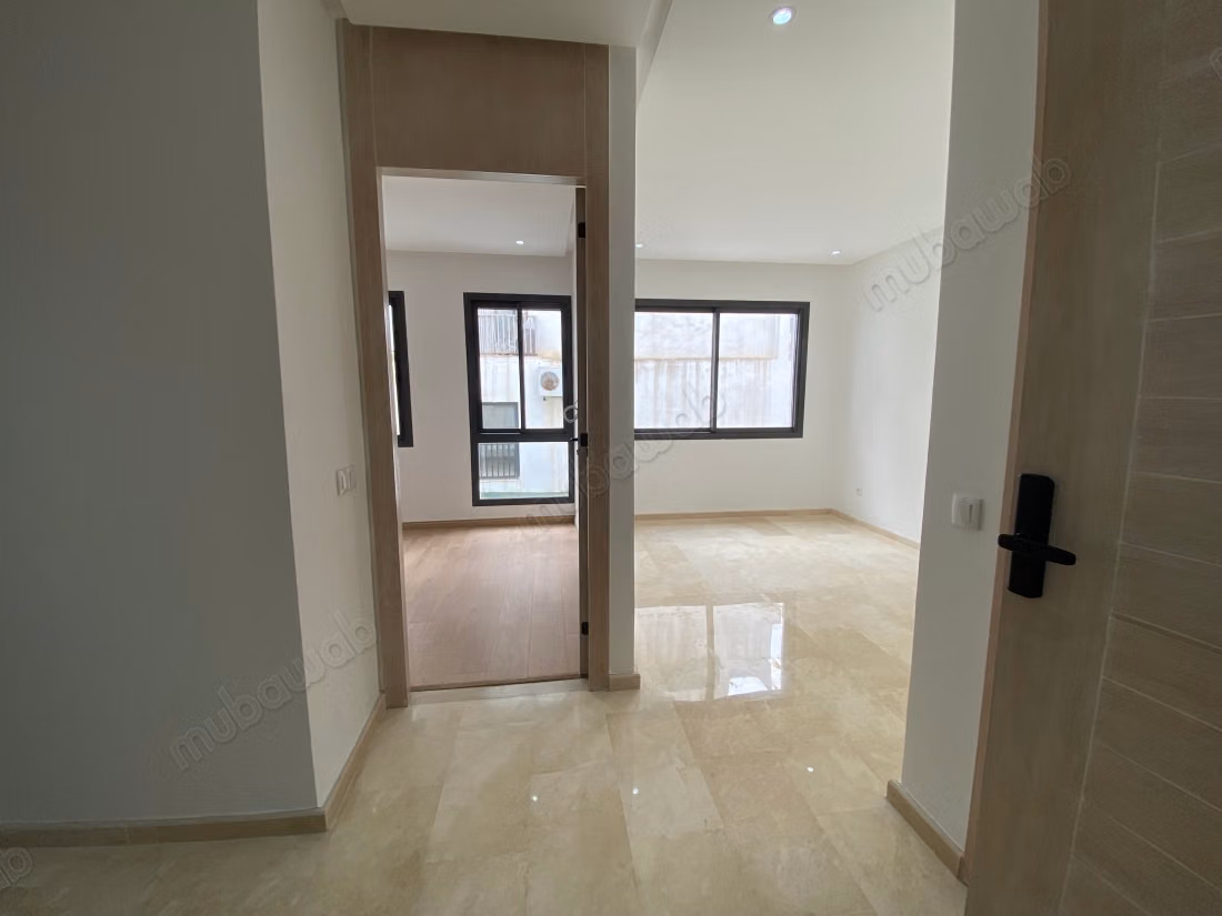 Superbe appartement à vendre à Bourgogne Ouest. 4 pièces confortables. Concierge et climatisation