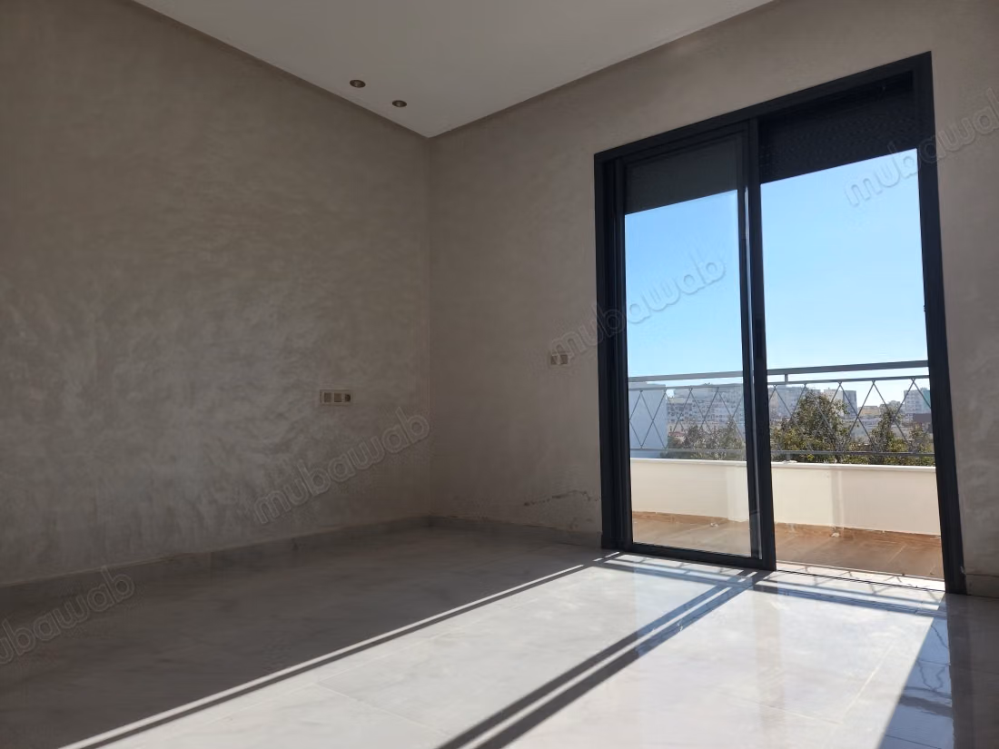 Appartement résidence fermée jardin Deux piscines 128 mètres proximité Avenue des Far