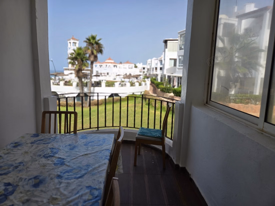 Bel apartamento en venta en Dar Bouazza. Superficie de 94 m². Jardín y terraza