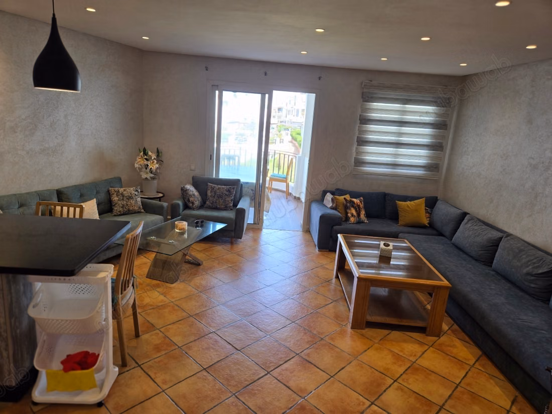Bel apartamento en venta en Dar Bouazza. Superficie de 94 m². Jardín y terraza
