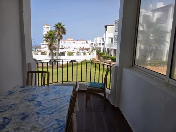 Bel appartement à vendre à Dar Bouazza. Surface de 94 m². Jardin et terrasse