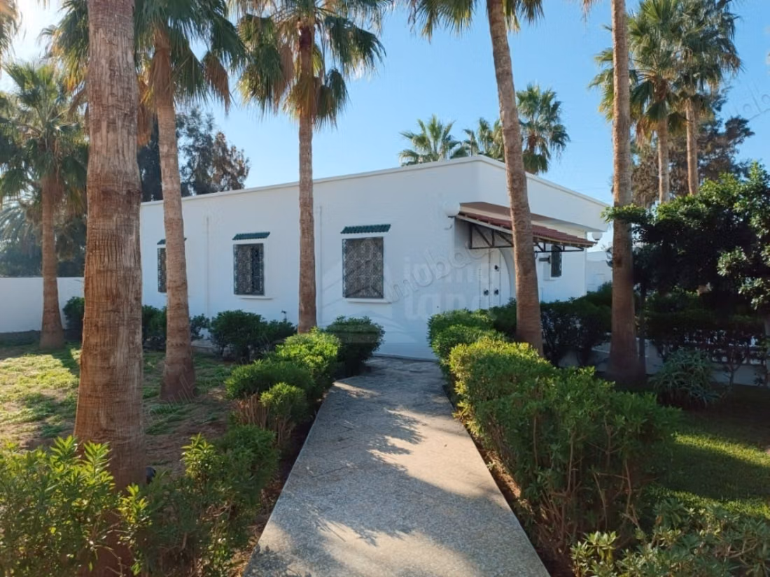 Villa S5 on 3000m² land and 300m² built in Ariana Soghra
