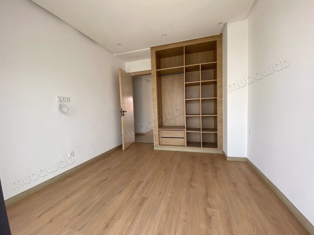 Vente d'un bel appartement à Bourgogne Ouest. 2 belles chambres. Service de concierge et climatisation