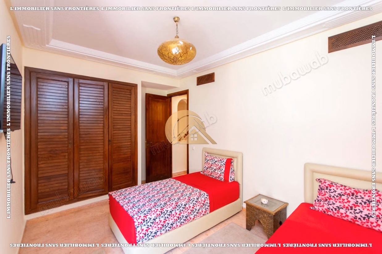 Gemeubeld appartement van 160 m² te huur in Agdal - 3 slaapkamers waarvan een suite, open haard en gemeenschappelijk zwembad