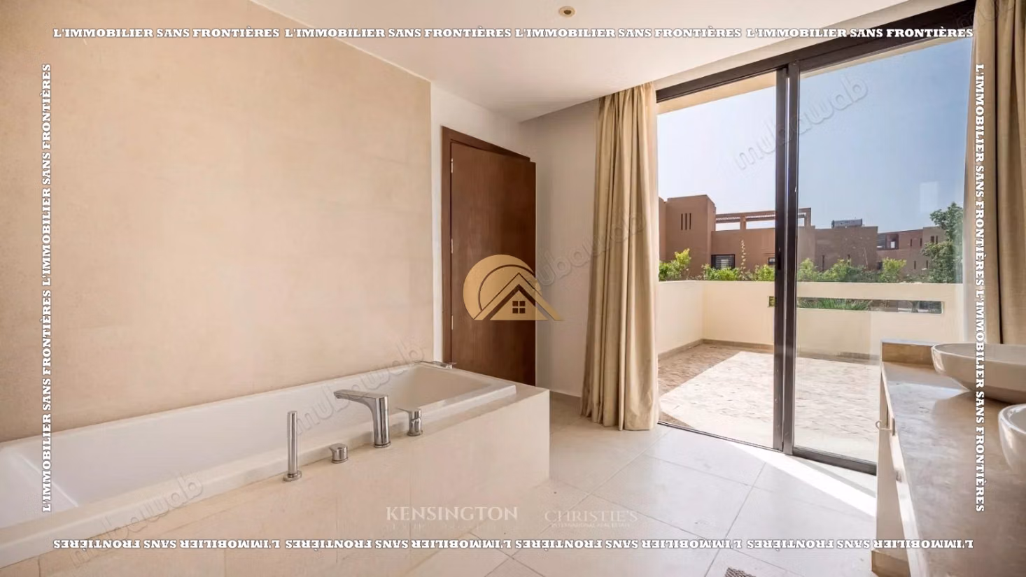 Villa in vendita in un complesso golfistico sicuro a Marrakech - Terreno di 500 m², 3 suite, piscina privata e vista sul golf